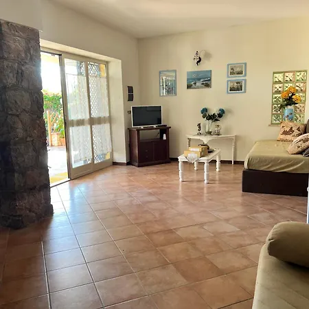 Casa Sul Mare Lalu A 20 Kl Da Palermo E 30 Da Cefalu Tre 9 Posti Semesterbostad