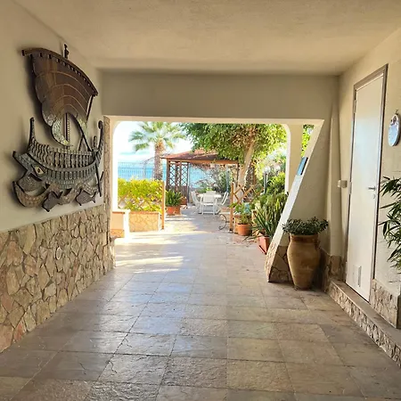 Casa Sul Mare Lalu A 20 Kl Da Palermo E 30 Da Cefalu Tre 9 Posti Semesterbostad Santa Flavia
